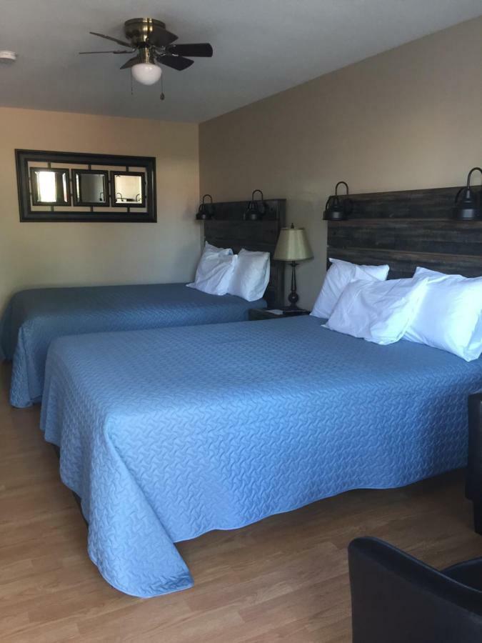 Kacee'S Northern Suites Fort Nelson Ngoại thất bức ảnh
